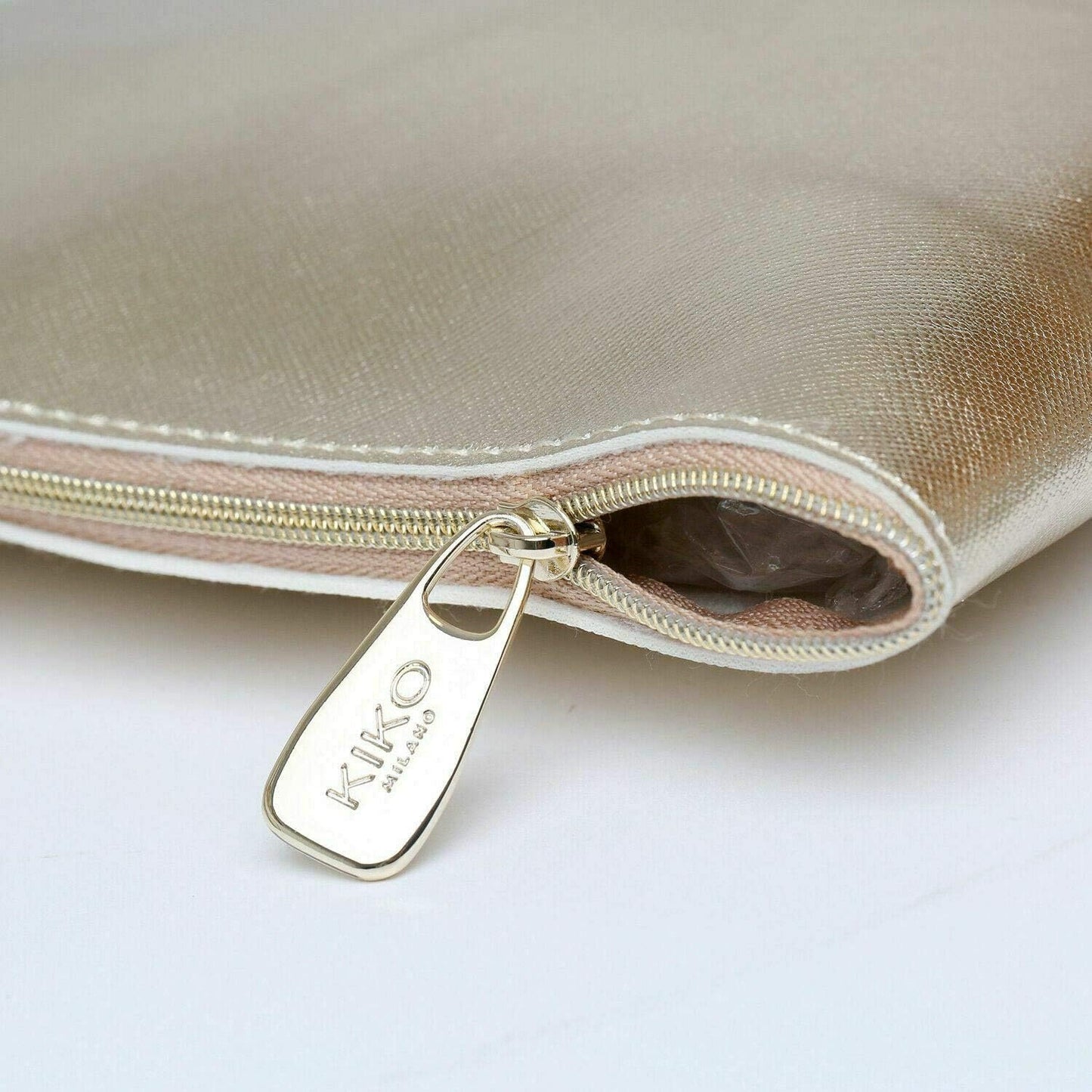 Cosmo Pouch – Chic Travel Beauty Organizer for All Your Essentials