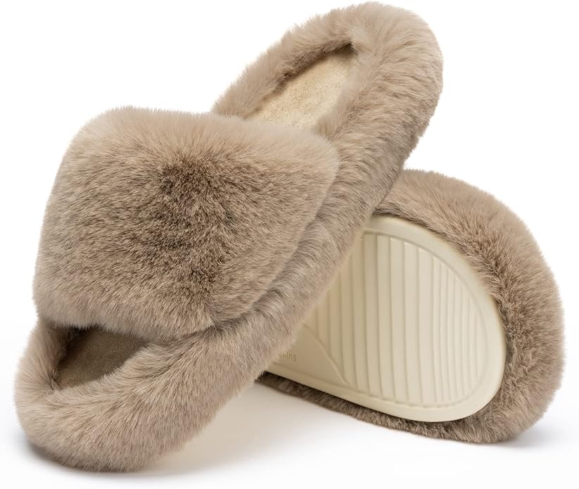 Cute & Fluffy Faux Fur Slippers – Stylish Comfort for Every Step